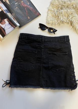 Джинсовая юбка черного цвета с завязками по бокам размер м9 фото