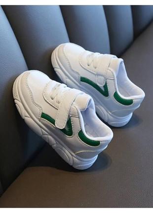 Кросівки дитячі pu-шкіра білі із зеленими смужками3 фото