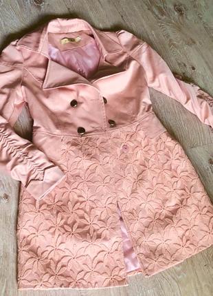 Новое женское пальто с гипюром!