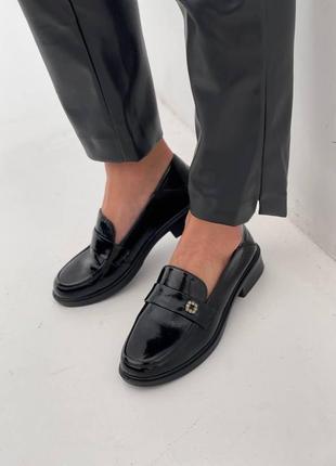 Жіночі туфлі лофери чорні лакові 37 41 р