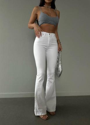 Жіночі білі джинси кльош від коліна, клеш, класичні, розширені, штани, літні, стрейч5 фото
