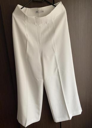 Ідеальні білі брюки zara