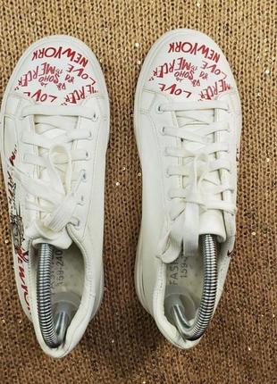 Білі кросівки з написами нью йорк2 фото