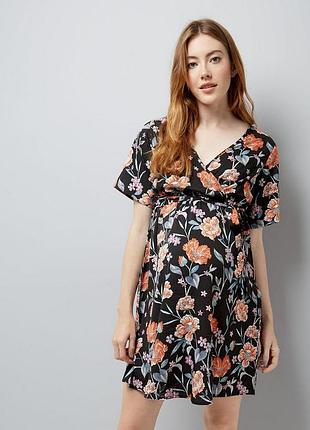 Платье со специальным кроем для беременных.