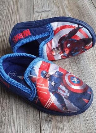 Тапки с мигалками marvel 25 р