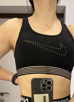 Топ спортивный nike