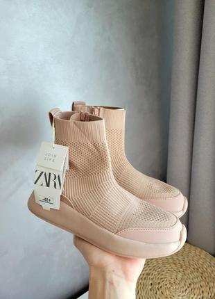 Кроссовки zara