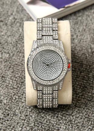 Жіночий наручний годинник із камінням4 фото