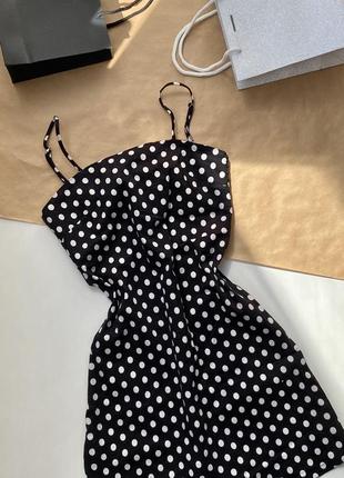 Міні-сукня з вирізом на спині1 фото