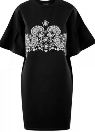 Черное короткое прямое платье oodji с орнаментом4 фото