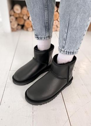 Жіночі чорні уггі ugg mini black leather