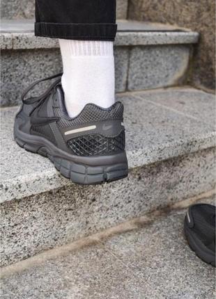 👟мужские и подростковые кроссовки nike vomero 5 grey black 🔎 мужские и подростковые кросовки найк вомеро 5 серые с чёрным дельфином3 фото