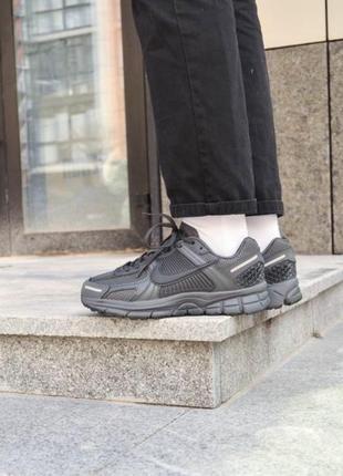 👟мужские и подростковые кроссовки nike vomero 5 grey black 🔎 мужские и подростковые кросовки найк вомеро 5 серые с чёрным дельфином4 фото