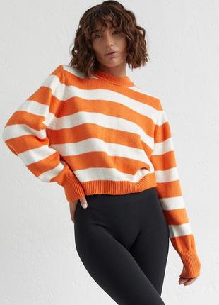 Женский свитер в оранжевой полоске.7 фото
