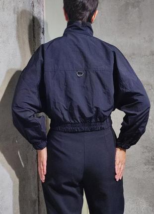 Бомбер оверсайз куртка укорочена вільного крою вітровка спорт чорна майстерка9 фото