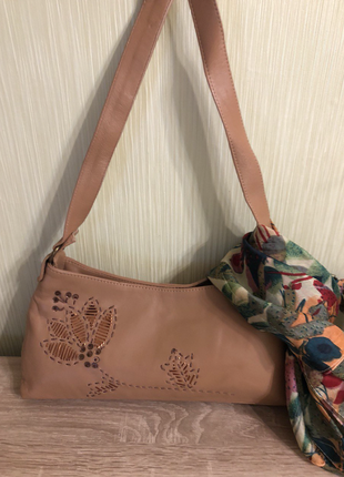 Новая английская кожаная сумочка нюдового цвета1 фото