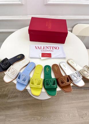 Шлепанцы в стиле valentino