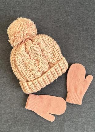 Теплая шапочка с перчатками