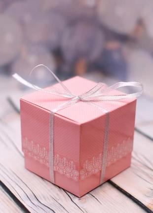 Подарункова коробочка для чашки рожева1 фото