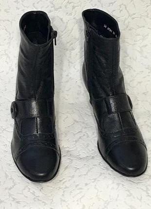 Казково якісні шкіряні чобітки