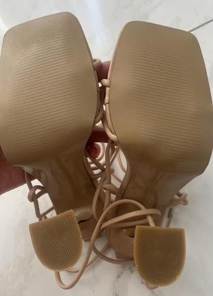 Босоніжки на завʼязках каблук рюмка рюмочка з шнурівками3 фото