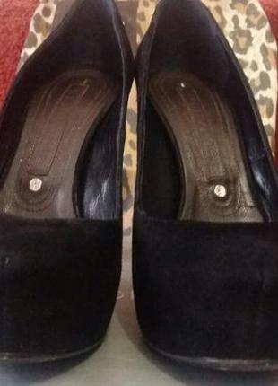 Італія gianmarco lorenzi брендові замшеві туфлі 37,5(23см)5 фото