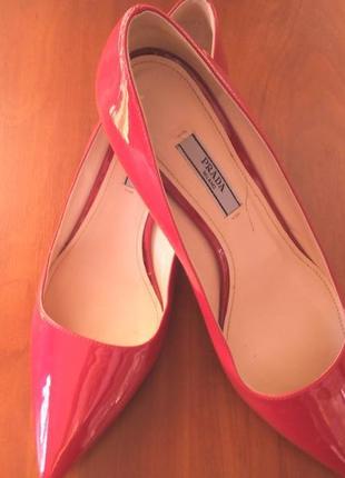 Оригінал prada milano шикарні червоні лакові туфлі 37р1 фото
