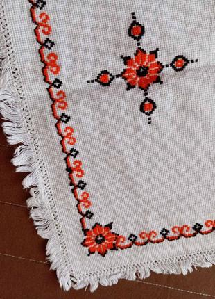 Белая вышитая прямоугольная салфетка ручная работа украинская вышивка на журнальный столик винтаж3 фото