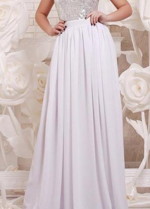 Вечернее белое платье с серебристым корсетом1 фото