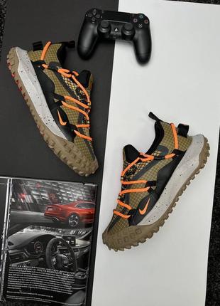 Чоловічі кросівки nike acg mountain fly low khaki orange1 фото