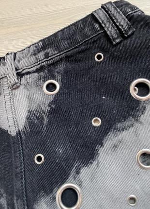 Актуальные джинсовые шорты, короткие, стильные, с вырезами, модные, трендовые8 фото
