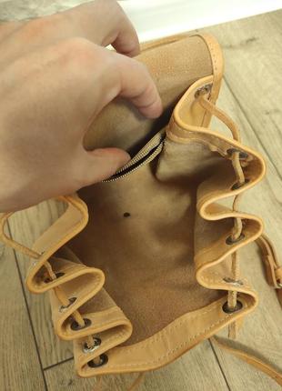 Сумка кожаная через плечо кросс-боди барсетка песочного цвета6 фото