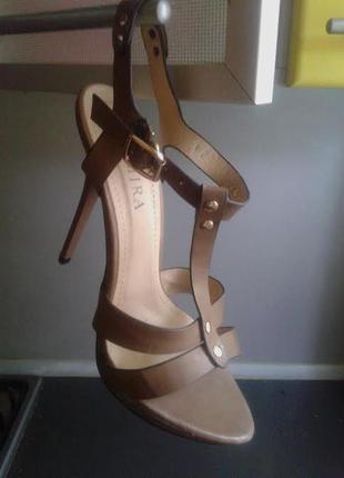 Стильные босоножки на шпильке 38р.