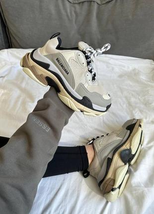 Женские кроссовки в стиле "balenciaga" triple s v1 beige black white