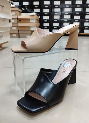 Шлепанцы кожаные на удобном каблуке