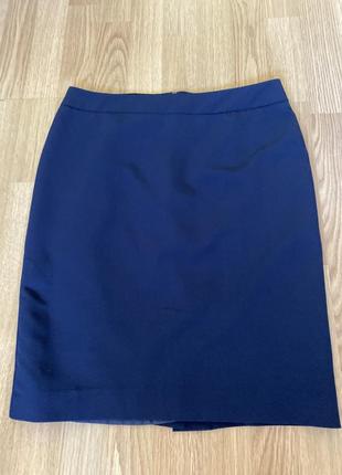 Красивая темно-синяя юбка из костюмнои ткани. базовый офисный стиль.1 фото