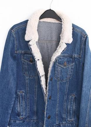 Классная джинсовая курточка с меховым воротничком5 фото