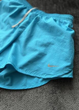 Голубые спортивные шорты nikeз подкладкой трусиками