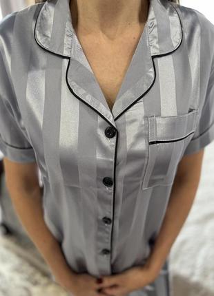 Жіноча шовкова блакитна піжама сорочка і шорти в смужку5 фото