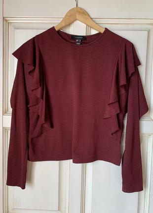 Бордовая блуза с воланами