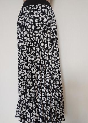 Гофре плиссе юбка большой размер черно-белая2 фото