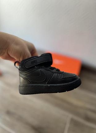 Нові кросівки nike