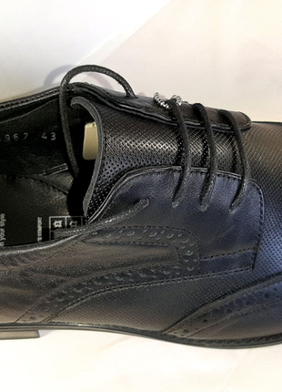 Шкіряні класичні туфлі-броги bertoni.42,43,44,45.2 фото