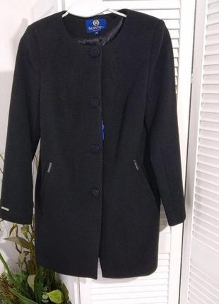 Жіноче чорне пальто прямого крою 44-465 фото
