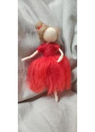 Дівчинка балерина в червоній сукні . з вовни у техніці сухого валяння4 фото