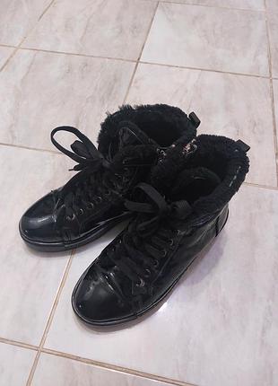 Продам женские ботинки черного цвета, miraton 37 размер, 24 см по стельке