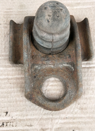 Man 85413350001 кронштейн відбійника предньої ресори man 8.150/l