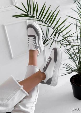 Белые очень крутые кеды – кроссовки с серыми вставками8 фото