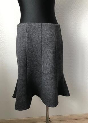 Чистошерстяная теплая кокетливая серая юбка годе в ёлочку от maren hesse, размер s (м)3 фото