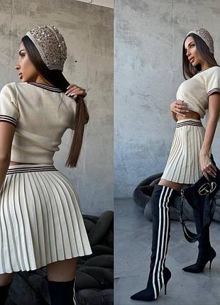 Женский трендовый костюм в стиле миу миу miu miu укороченная футболка и короткая юбка плиссе